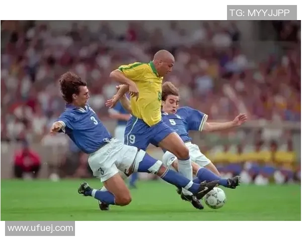 20号足球明星现役球员盘点及其在赛场上的精彩表现分析